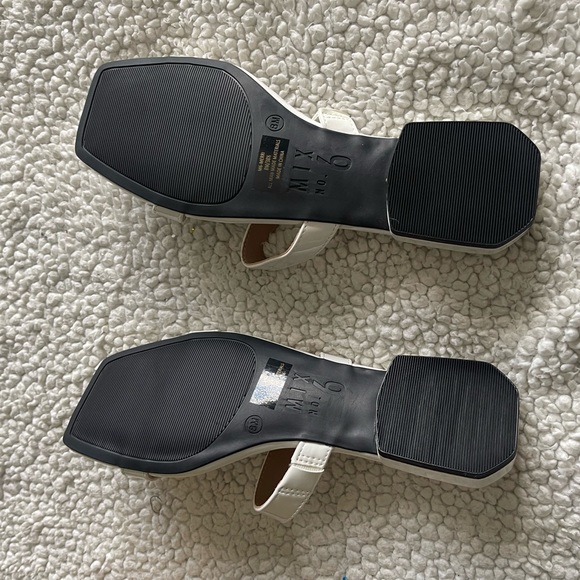 White sandals NEW - Picture 4 of 5